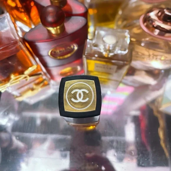 Chanel N°5 Classic Perfume - Picture 7 of 8